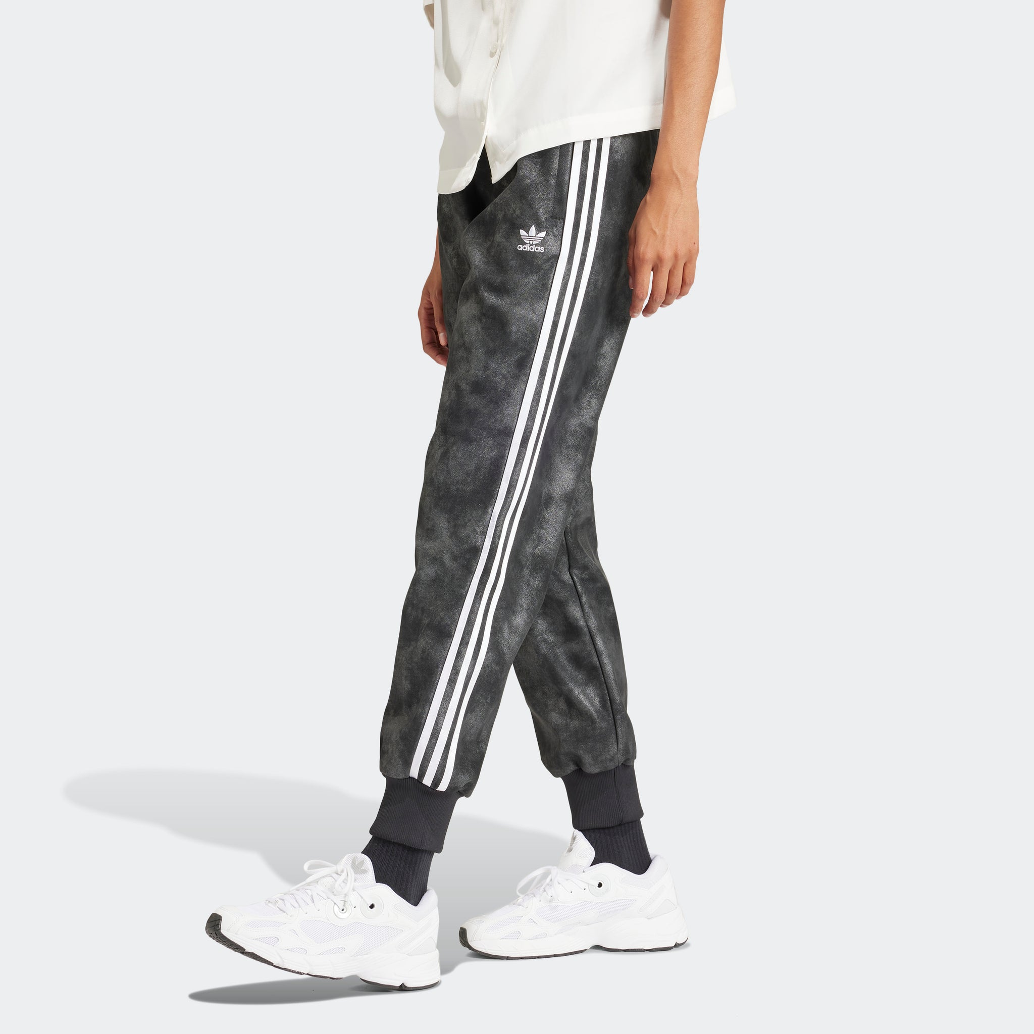 Pants track store